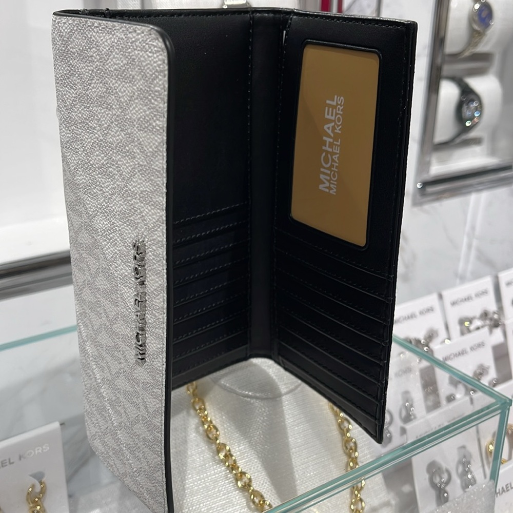 Michael Kors Jet Set Large Logo Trifold Wallet
Optic White Multi 
NWT - Picture 10 of 16